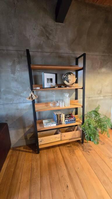 Apartment 3 - Haddin Court - Industrial Glam بلينهايم المظهر الخارجي الصورة