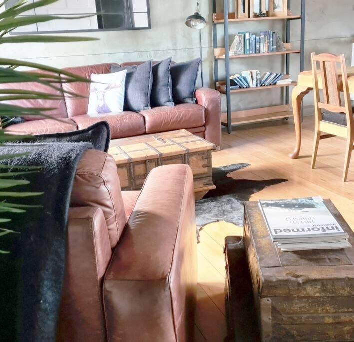 Apartment 3 - Haddin Court - Industrial Glam بلينهايم المظهر الخارجي الصورة