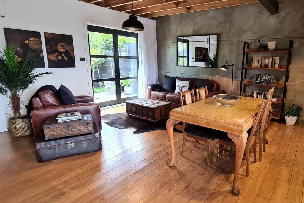 Apartment 3 - Haddin Court - Industrial Glam بلينهايم المظهر الخارجي الصورة